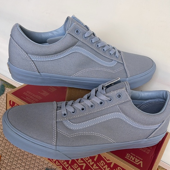 Vans Men’s Old Skool
Pastel Mono Dusty Blue
VN000CT8DSB
Sneakers - Picture 11 of 16